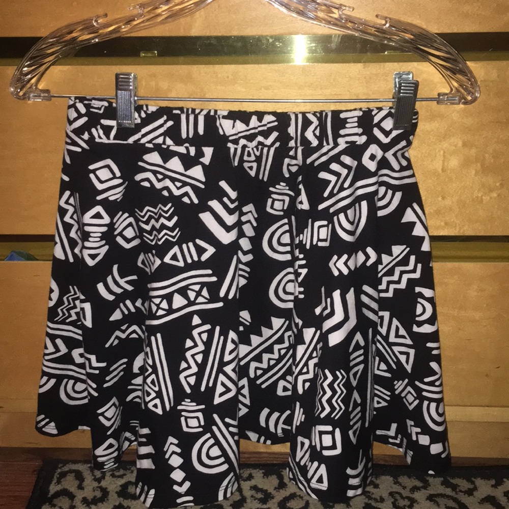 Forever 21 Black & White Skirt